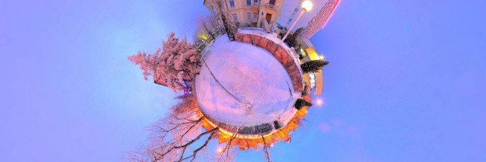 Панорама с розовыми домиками на закате