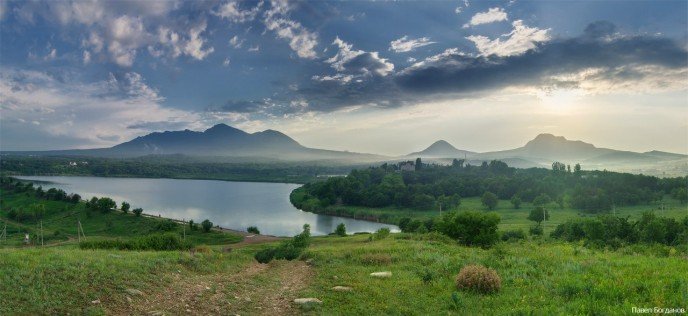Панорама недалеко от г. Змейка