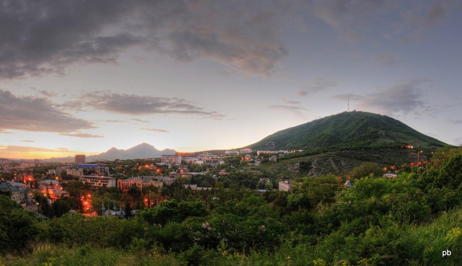 Панорама вечернего Пятигорска