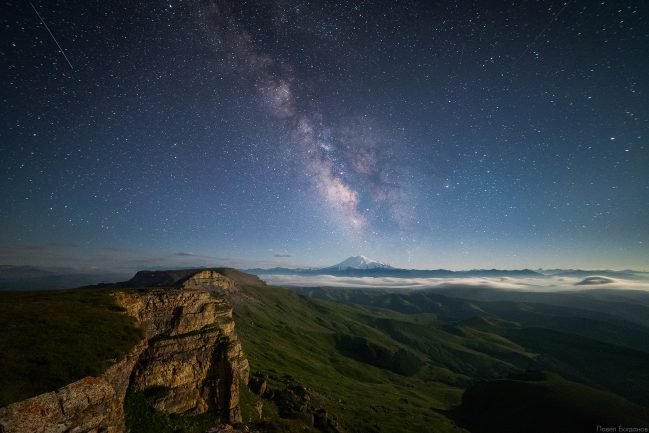 Млечный путь и Эльбрус на Бермамыте