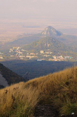 Вид с Бештау на горы Железная и Развалка